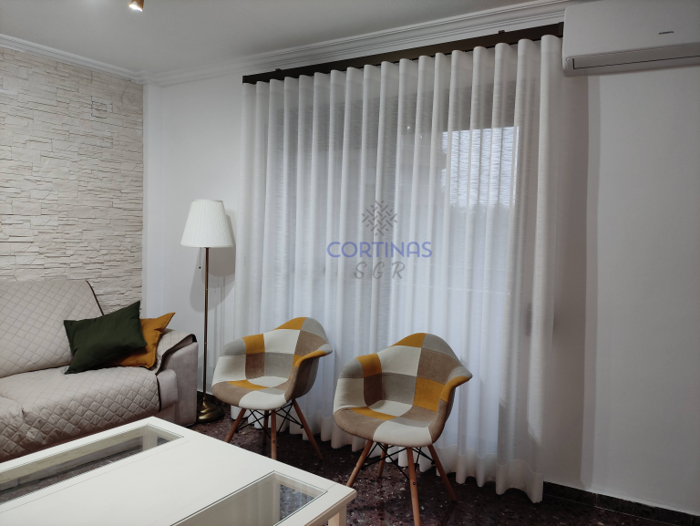 Cortina onda perfecta con riel decorativo
