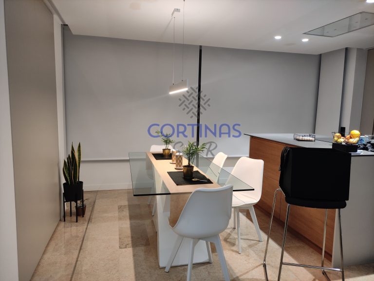 Cortinas enrollables motorizadas en cocina
