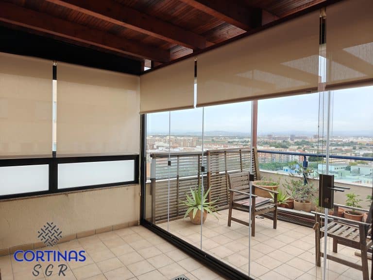 Instalación de Cortinas enrollables en cerramiento de terraza